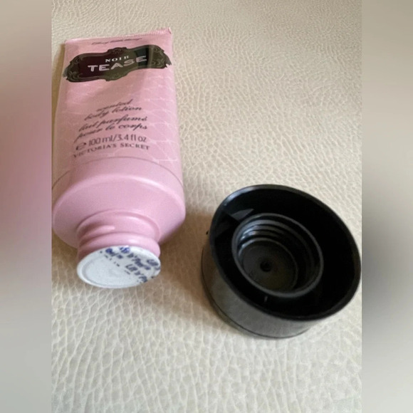Victoria secret sexy little things noir tease lotion - Picture 3 of 5